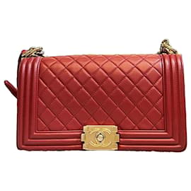 Chanel Borsa Boy in agnello Medium con finiture oro Collezione Rossa