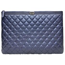 Clutch Boy Caviar Metallizzato Large Navy Grade - Chanel