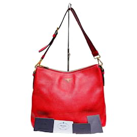 Prada Bolso Hobo de hombro en Vitello Daino rojo