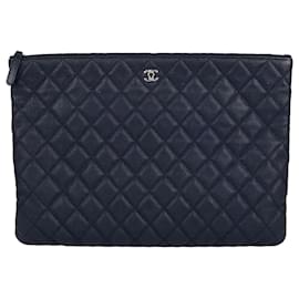 Grande clutch in pelle blu navy caviar - Chanel