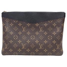 Louis Vuitton Clutch Daily Monogram Nera