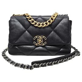 Chanel Borsa con patta in agnello nero Medium Interno Chip