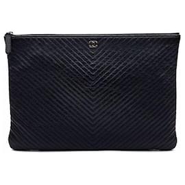 Chanel Clutch Chevron in Caviar Large