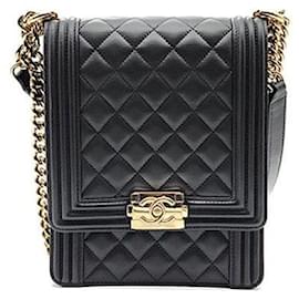 Chanel Bolsa Boy Vertical Flap em pele de cordeiro