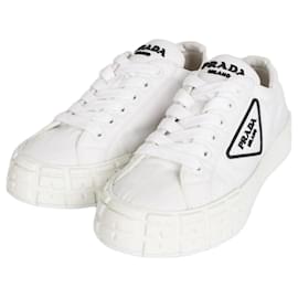 Prada Sneakers in gabardine di nylon con logo triangolare Bianco