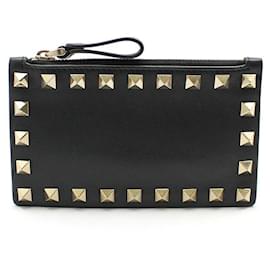 Valentino Tarjetero con cremallera en cuero negro con Rockstud dorados