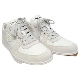 Sneakers a triangolo in scamosciato bianco - Prada