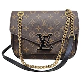 Louis Vuitton Pochette con fibbia Monogram