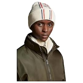 Moncler Dreifarbige Wollmütze mit Logo-Patch