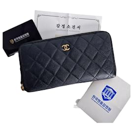 Chanel Cartera larga con cremallera en caviar negro