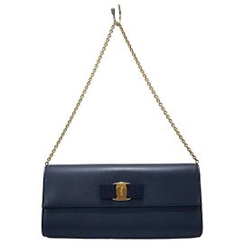 Salvatore Ferragamo Borsa a tracolla con catena Clutch in Navy