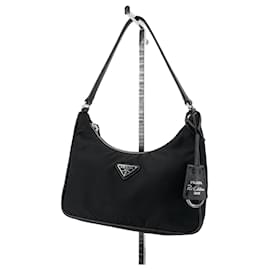 Prada Borsa Hobo in Re-Nylon con finiture in Saffiano