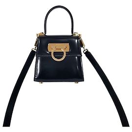 Salvatore Ferragamo Micro Kelly Bag de asa superior icónica