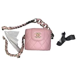 Chanel Beauty case per trucco rosa elegante con catena dorata