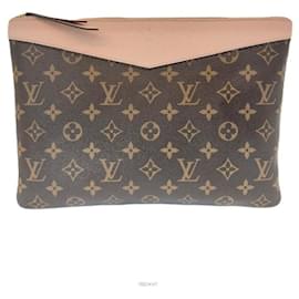 Clutch Daily Pouch - Louis Vuitton