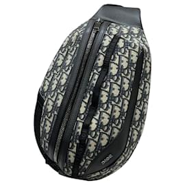 Oblique Jacquard Sling Bag Schwarz aus genarbtem Kalbsleder - Dior
