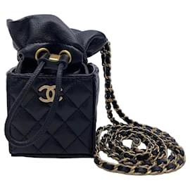 Chanel Mini borsa a secchiello con catena a tracolla nera