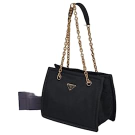 Prada Borsa a tracolla imbottita in Re-Nylon con catena