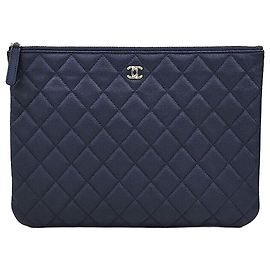 Chanel Classic New Medium Clutch Navy mit Gold Hardware Caviar