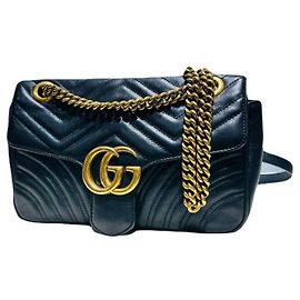 Gucci Borsa a tracolla GG Marmont piccola in pelle nera trapuntata con catena dorata