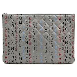 Chanel Clutch in agnello Typography