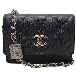 Chanel Portacarte con patta a soffietto e catena in pelle caviar nera