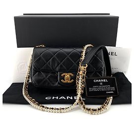 Chanel Mini borsa flap in pelle di vitello Classic Pearl