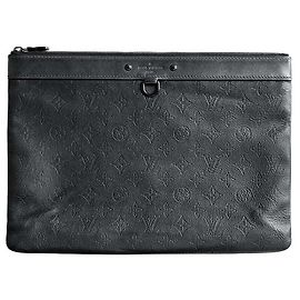 Louis Vuitton Clutch Discovery
