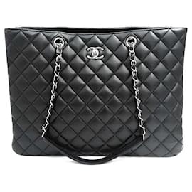 Chanel Borsa a tracolla con catena intramontabile