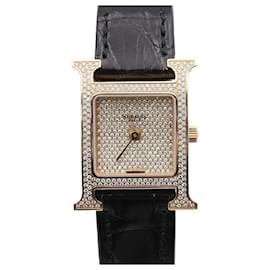 Reloj unisex con caja de oro, pavé de diamantes y correa de cuero pequeña - Hermès