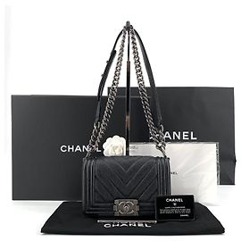 Chanel Bolsa de ombro Boy Bag pequena em caviar chevron