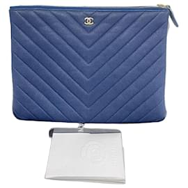 Clutch New Medium Chevron in Caviar - Chanel
