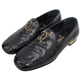 Chanel Mocassino Season con catena CC in pelle di capra laccata