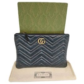 Gucci Clutch Black GG Marmont de cuero matelassé charol