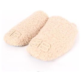Balenciaga Mule e pantofole accoglienti in shearling Beige