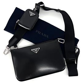 Prada Borsa a tracolla con logo triangolare spazzolato nero