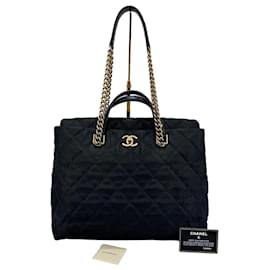 Chanel Borsa a Spalla e Borsa Tote Caviar Season Black