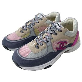 Chanel Sneakers in scamoso e tweed con logo CC