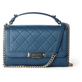 Chanel Borsa a tracolla media Label Click con manico superiore e patta