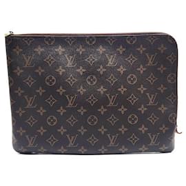 Louis Vuitton Etui Voyage Monogram MM