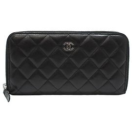 Chanel Portafoglio lungo classico in agnello nero con zip argentata