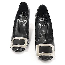 Roger Vivier Décolleté a tromba in pelle nera con fibbia metallica