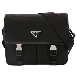 Prada Bolso de hombro de nylon y cuero Saffiano con hebilla