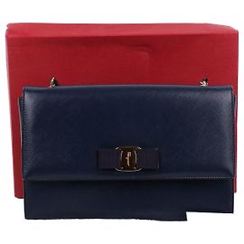 Salvatore Ferragamo Borsa Genie con catena blu navy con decorazione a fiocco