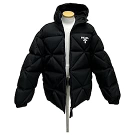 Prada Chaqueta acolchada de gabardina de Re-Nylon oversize