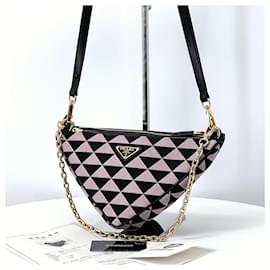 Prada Mini borsa a tracolla con doppia catena triangolare