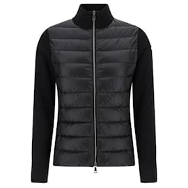 Leichte Moncler Steppjacke mit Reißverschluss aus Strickmix und Logo-Patch Schwarz