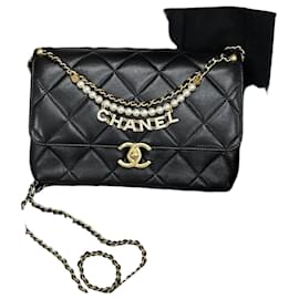 Chanel Borsa con patta e catena con logo di perle Nero Oro