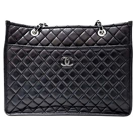Chanel Borsa a tracolla in pelle di agnello