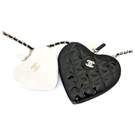 Chanel Patentleder-Crossbody-Bag mit Herzkette